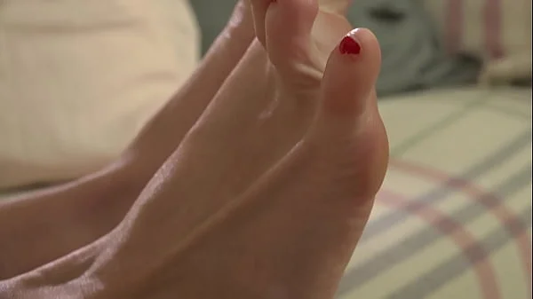 Explode your SEED all over my PRETTY FEET!