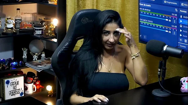 Renatinha Mello deixa o Ruan de Pau duro como só com um beijo, ela deu uma pegada gostosa no pau dele - Podcast Pápum no Barco!