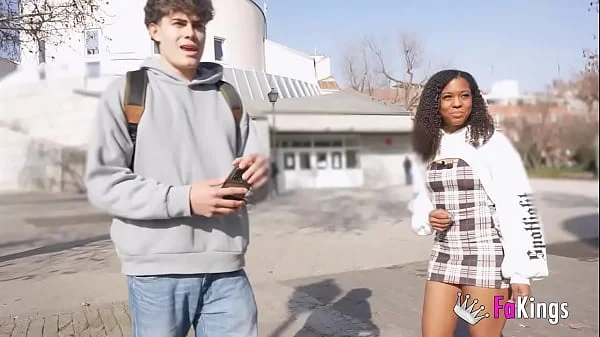 Zoe Bombon goes to Madrid in search of a stud. That’s how we met Lalo!