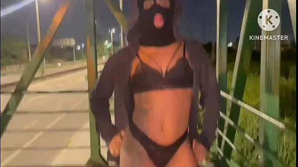 CASADA TRANSANDO EM PLENA VIA PUBLICA VIA LIGHT AO VIVO