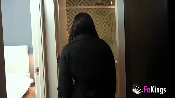 SEXUAL TOUR in Madrid. The HUGE TITS of Nelia Estrada know the capital