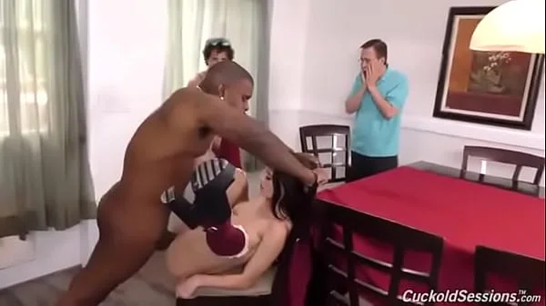Lana rhoades empotrada por monstruo negro BBC frente a su padre y su hermano - cuckold sessions