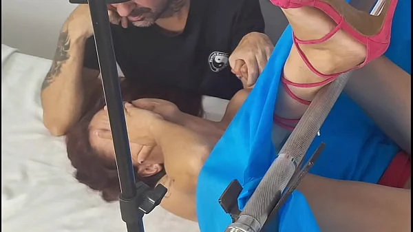 inseminada pelo médico dotado por trás do corno!