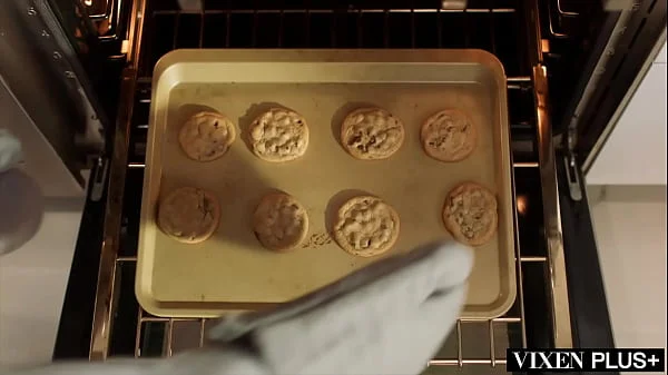 VIXENPLUS Voluptuous Mom Heidi Fucks Stud