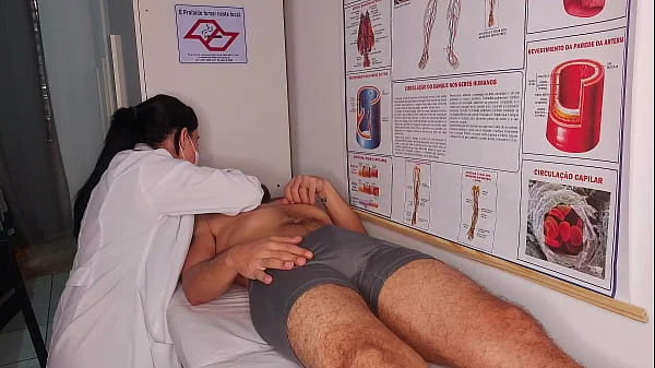 Ereção na frente da enfermeira