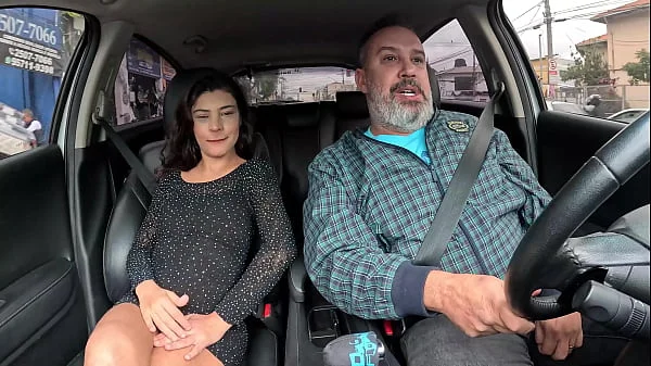 A Milf da voz doce deu um show de anal na carona - Pamela Rodrigues