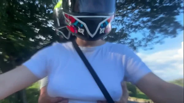 Recogí Un Cliente De DIDI Sin Sostén y Se Dio Cuenta De Mis Grandes Tetas