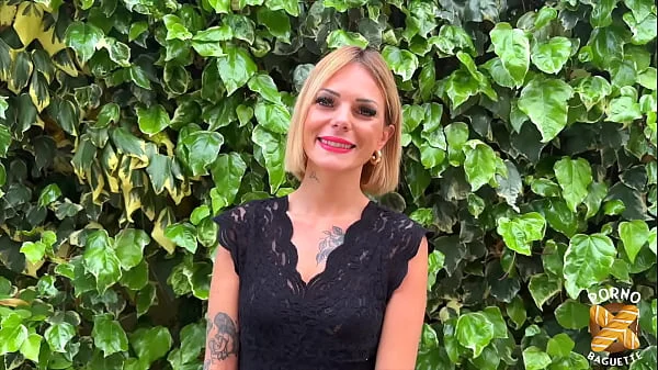 Naomi et Pam, deux belles coquines partagent une queue