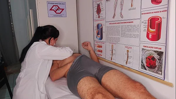 Ereção na frente da enfermeira