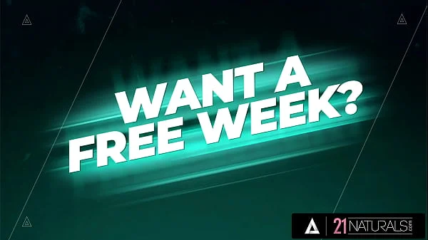 21 NATURALS - Cute Babe Mona Blue Decides To Surprise Her BF With A Morning Sex