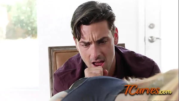 Sarah wakes up her horny boss for a hard and deep coochie banging