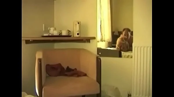 Dobry przyjaciel męża pieprzy jego żonę!