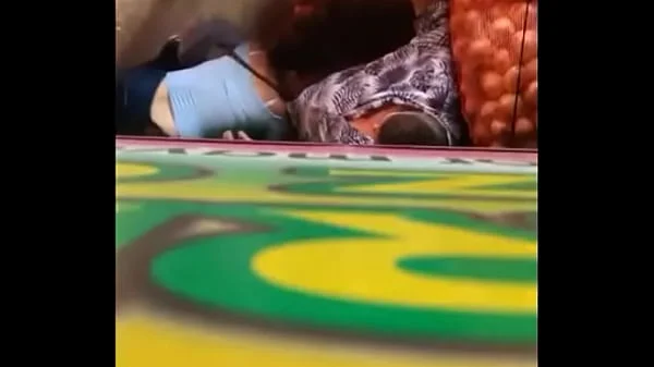 Esse homem foi flagrado sendo a. por essas mulheres no Ceará, reparem oq elas fazem com esse pobre coitado. Isso não pode ficar assim!