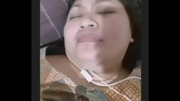 chubby from jakarta want my fucking cum!!(skype)
