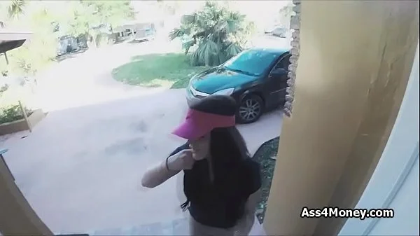Pizza delivery girl fucks for cash on video