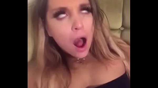 Slutty Ahegao Girl Wants Dick