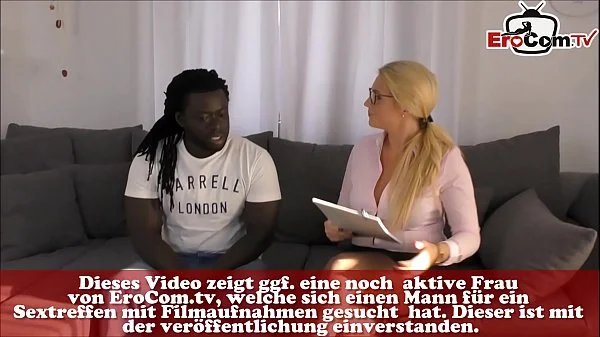 Schwarzer Schüler fickt Lehrerin mit riesenschwanz und spritzt ihr auf die Brille