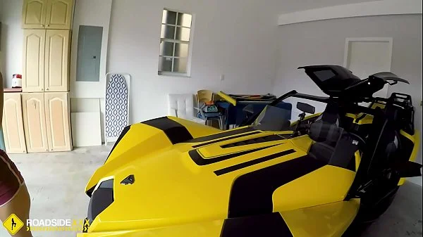 Roadside - cheating gf fucks her mechanic for cash