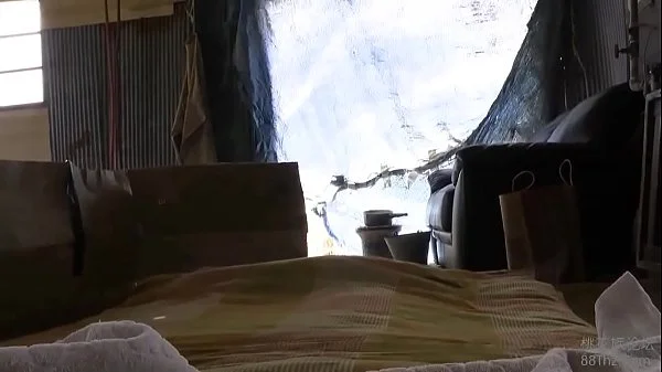 Mooi meisje verleid seks met twee mannen