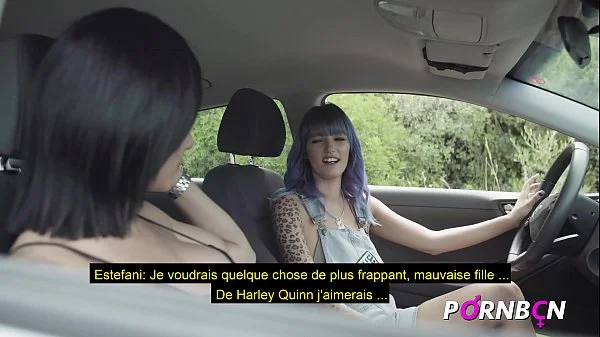PORNBCN 4k Cosplay de trio jeune fille 2 lesbiennes Harley Quinn et une Joker dans une baise hard lesbienne et ffm video // Jeune Alberto Blanco avec sa big dick / big tits footjob lesbian hardcore blowjob french français sous titré fran&cce