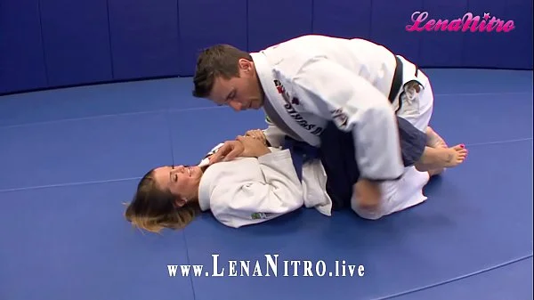 KARATE LEHRER gibt erfahrener BLONDINE Nachhilfe beim FICKEN