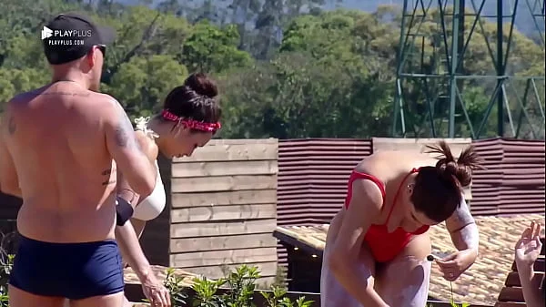 Gostosas na piscina, bom demais ver isso