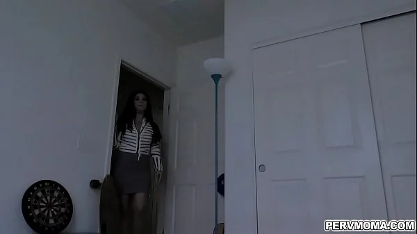 Stepson gets a boner upon helping stepmom to shave her twat