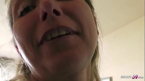 GEILE MILF MIT MEGA TITTEN IM URLAUB GEFICKT UND GEFILMT - German Mature