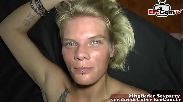 Extrem Viel Sperma in eine Fotze bei deutscher gangbang party mit dünner blonden milf