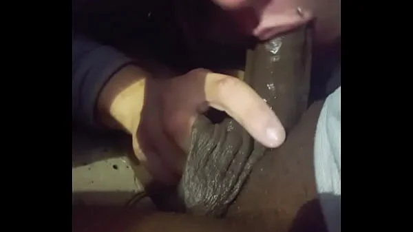 Amateur white girl sucks BBC in car