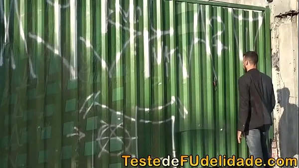 Empresário dotado transou com a mendigata gostosa em prédio abandonado ( Shayenne Samara )