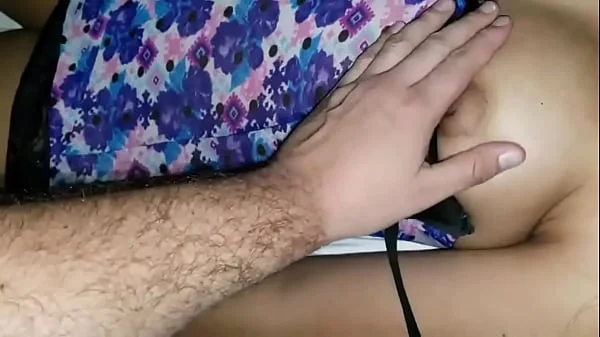 mi joven madrastra disfruta cada que me meto a su cuarto a tocarla