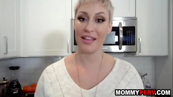 Mature milf finds stepmom porn at stepson's laptop