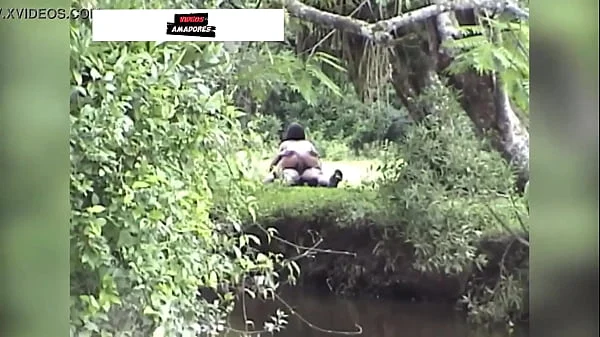 Casal da zona rural é flagrado fazendo sexo no mato