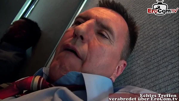 Deutsche blonde kurze haare milf sekretärin bekommt anal im Fahrstuhl