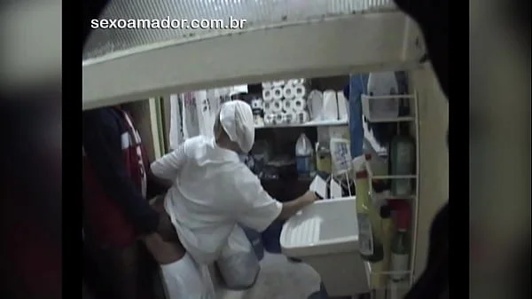 Motoboy faz sexo com faxineira de restaurante entre uma entrega e outra