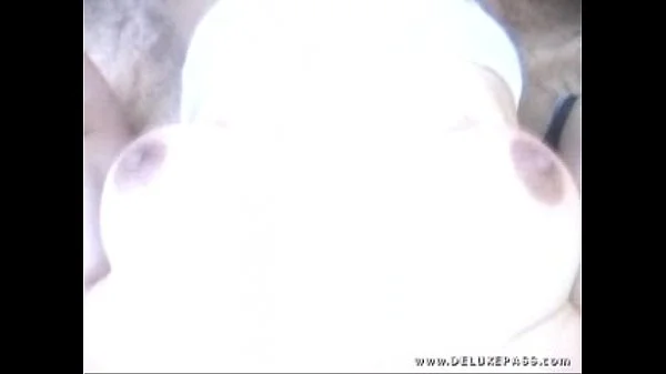 Amateur girl uses vibrator