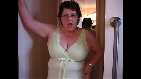 Mistress Sue Pees in Toilet