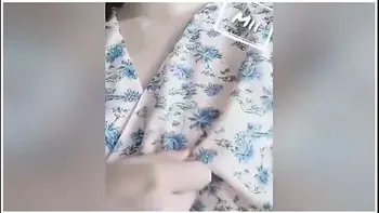 [outdoor Masturbation] A Perverted Japanese Who Secretly Exposes Pussy In A Residential Area And Is