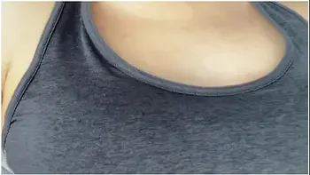 スホフラの上からおっはい刺激してたら興奮してきてイっちゃった With Sports Bra