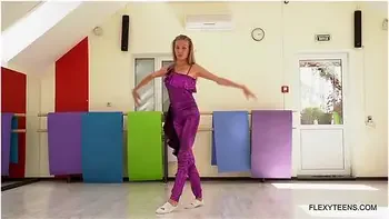 Mature Blonde Sexy Flexible Babe Elza Nagyi