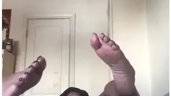 Look At My Feet While I Play In This Pussy