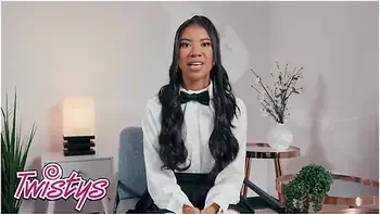 Gorgeous Ameena Green Poses And Shows Off Her Body Before Playing With Her Wet Pussy