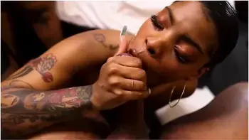 Slim Baddie Hondeydippedc Knows How To Handle Bbc