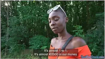 Pickedup ebony gives outdoor blowjob to pov guy