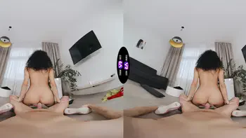 Mini Mitzi’s virtual reality experience is damn hot!