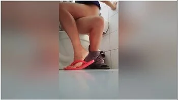 The Secretary Is In The Mood To Fuck And Gets Into The Bathroom With Her Partner To Fuck Intensely