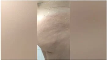 Malika Valle Beautiful Shower In Hotel Close Up Pussy