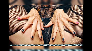 Hot MILF Ku Solo Masturbation with Squirting Orgasm & Extreme Fisting in 4K Close-Up