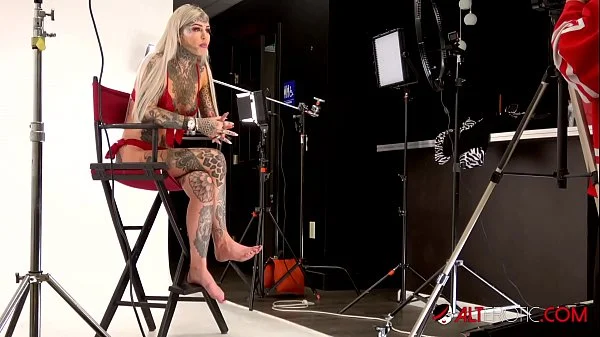 Behind the scenes for Amber Luke's new face tattoo